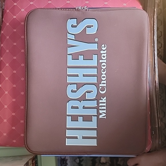 Hershey chocolate laptop case - Picture 1 of 3